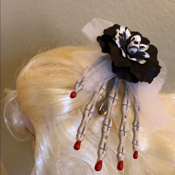 Skeleton hand hair clip skull Halloween accessory Day of Dead Dia de Muertos - Picture 15 of 16